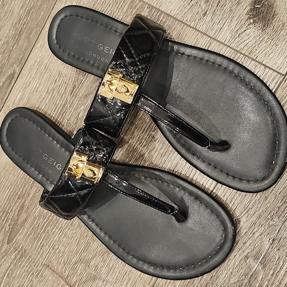 Kurt Geiger Shoes - KURT GEIGER LONDON Black Thong Sandals Padlock & Quilted Strap Design Flip Flops
